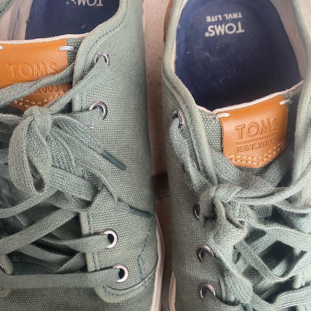 TOMS Men's Green Casual Shoes - Picture 2 of 7